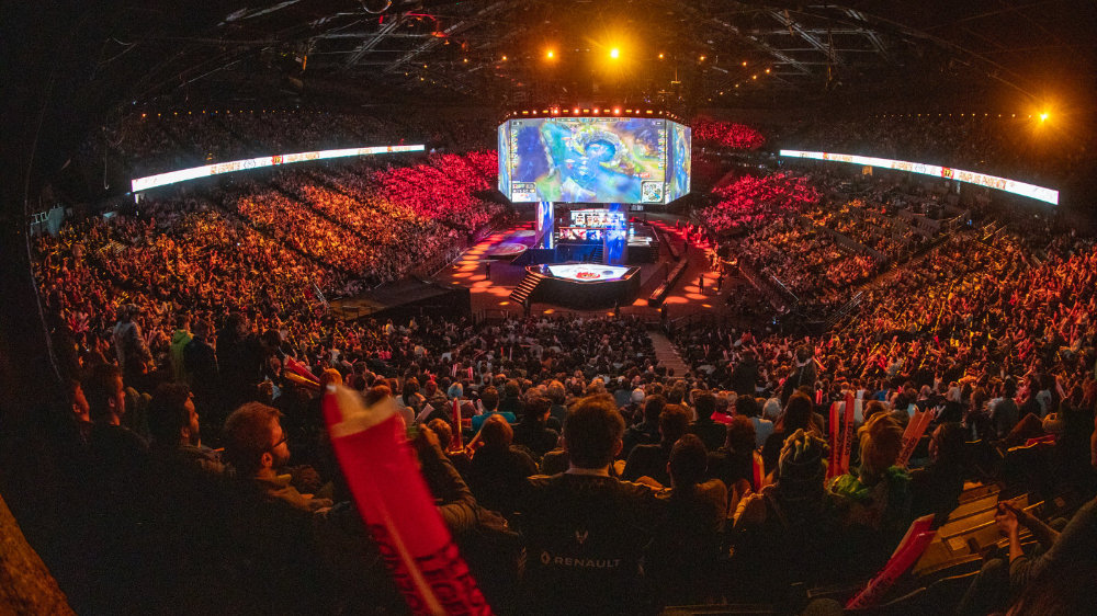 豪华！英雄联盟全球总决赛奖杯由知名品牌蒂芙尼重新塑造