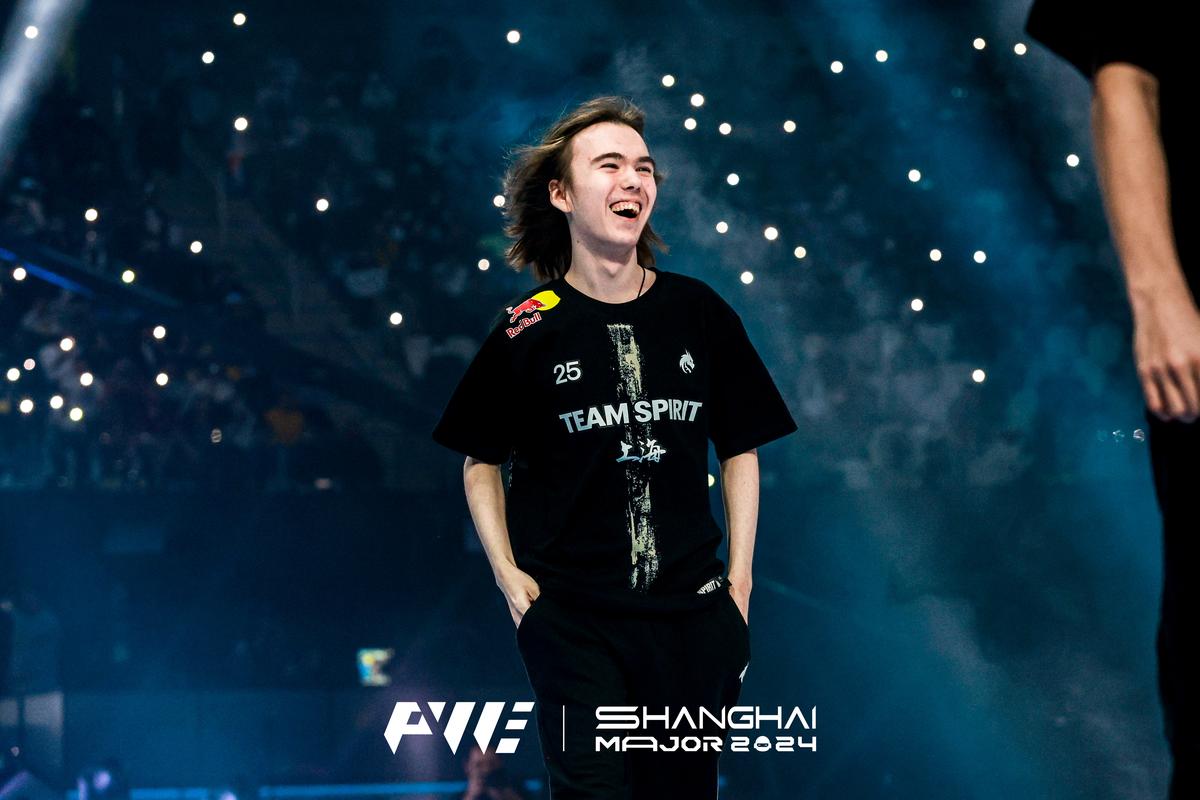 LPL春季赛今日海报大比拼：EDG尽在“掌控” BLG弩箭瞄准